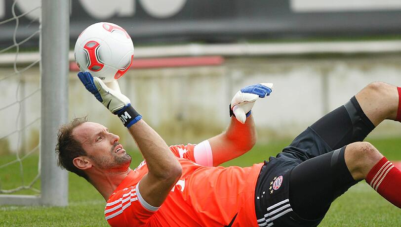 "Ich gebe jeden Tag Vollgas und spekuliere natürlich schon darauf, das eine oder andere Spiel als Torwart des FC Bayern zu machen. Schließlich habe ich ja auch für drei Jahre unterschrieben. Tom Starke, die Nummer zwei im Bayern-Tor. "Ich gebe jeden Tag Vollgas und spekuliere natürlich schon darauf, das eine oder andere Spiel als Torwart des FC Bayern zu machen. Schließlich habe ich ja auch für drei Jahre unterschrieben. Tom Starke, die Nummer zwei im Bayern-Tor.
