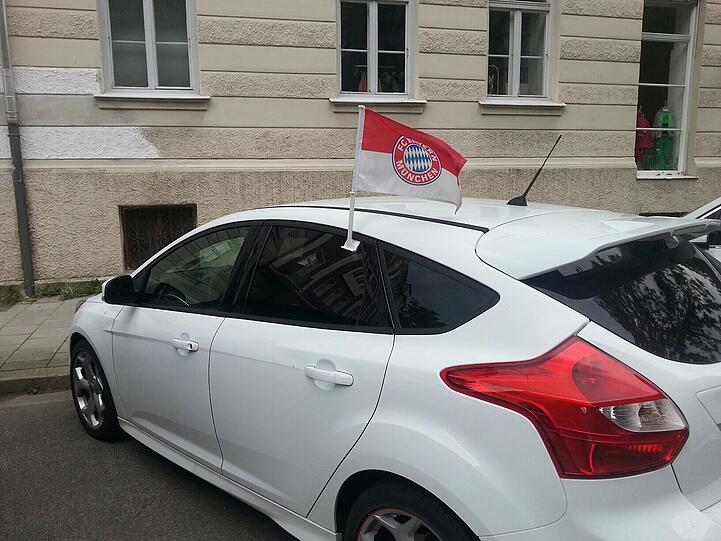 In der Clemensstr weht der Wind Richtung FC Bayern.
