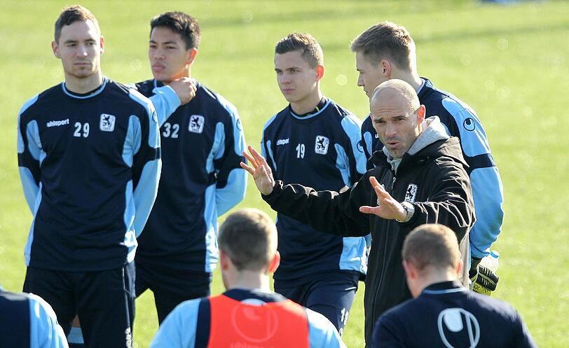 Löwen-Trainer Alexander Schmidt (Mitte) und sein Team werden vor den Heimspielen nun immer im "The Rilano" absteigen.