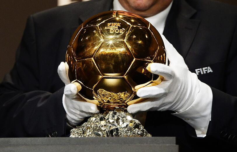 Es ist angerichtet: Um diese Trophäe, den Ballon d'Or, geht es gleich im Kongresshaus von Zürich.
