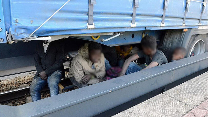 Immer wieder greift die Münchner Bundespolizei Migranten auf, die auf Güterzügen nach Deutschland kommen.