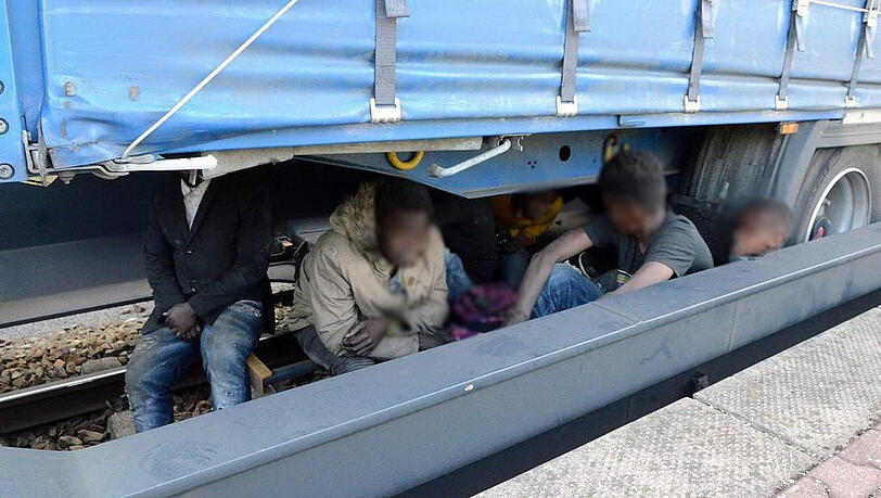 Immer wieder greift die Münchner Bundespolizei Migranten auf, die auf Güterzügen nach Deutschland kommen. Immer wieder greift die Münchner Bundespolizei Migranten auf, die auf Güterzügen nach Deutschland kommen.