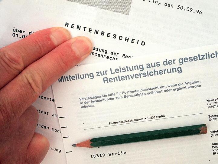 Zumindest derzeit ist die Rente mehr als sicher: Die Deutsche Rentenversicherung erwartet vier Milliarden Euro Überschuss.