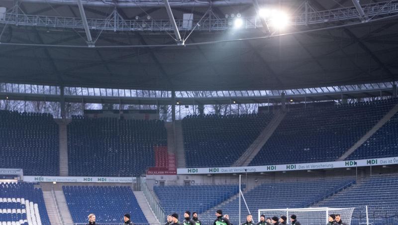 Die Mannschaft von Hannover 96 trainiert im Stadion. Die Mannschaft von Hannover 96 trainiert im Stadion.