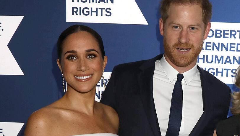 Herzogin Meghan und Prinz Harry haben in New York an der Verleihung des "Ripple of Hope"-Awards teil. Herzogin Meghan und Prinz Harry haben in New York an der Verleihung des "Ripple of Hope"-Awards teil.
