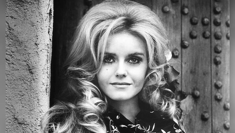 Sharon Farrell in "Der Gauner".