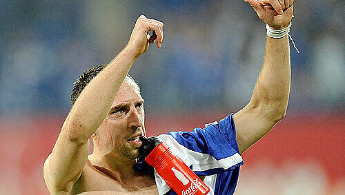 Für einen Sieg gegen Hoffenheim betet Franck Ribéry hier sicher nicht. Wenn es nach den Bayern-Spielern geht, ist der schon längst ausgemacht. Für einen Sieg gegen Hoffenheim betet Franck Ribéry hier sicher nicht. Wenn es nach den Bayern-Spielern geht, ist der schon längst ausgemacht.