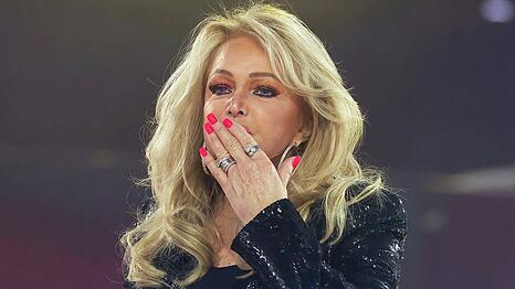 Bonnie Tyler auf der B&uuml;hne beim Silvester-Schlagerboom 2025.