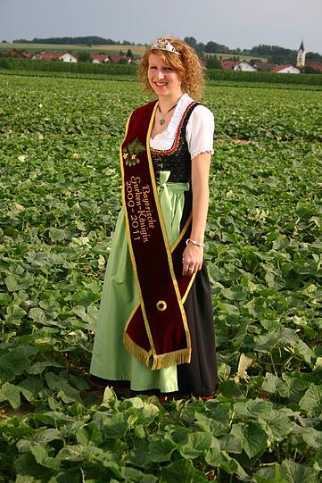 &bdquo;Jedes Produkt hat mal eine Krise&ldquo;: Kerstin I., die bayerische Gurkenkönigin, in ihrem Herrschaftsgebiet.