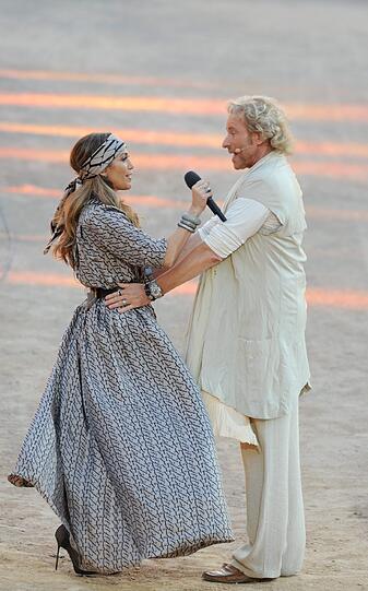 Apropos "Wetten, dass...?": Bei dieser Dinosaurierin unter den TV-Shows scheinen die Gäste sich in Sachen modischer Ausgefallenheit mit Noch-Moderator Thomas Gottschalk messen zu wollen.