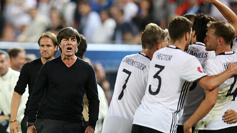 Geschafft: Bundestrainer Joachim Löw und "La Mannschaft" stehen im Halbfinale der Euro 2016.