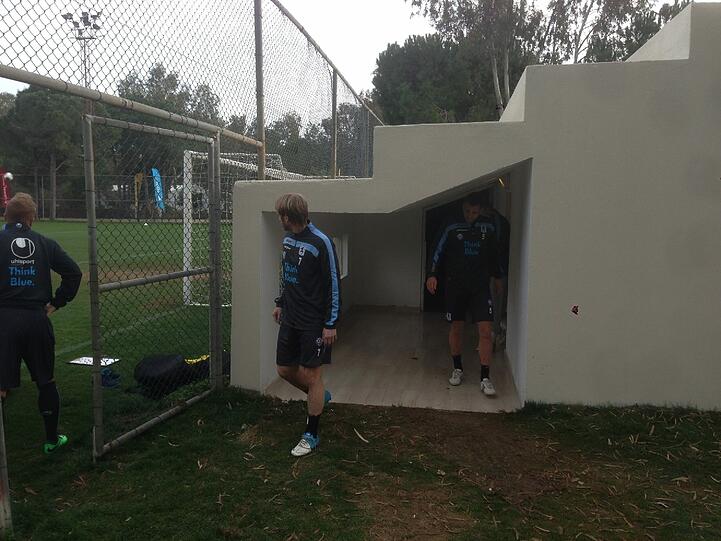Die Löwen beim zweiten Training am Mittwoch. Außerdem das Mannschaftshotel des TSV 1860 in Belek