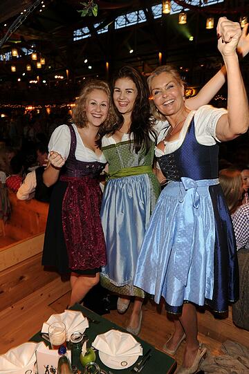 Anja Hübner mit ihren Töchtern Pauline und Charlotte