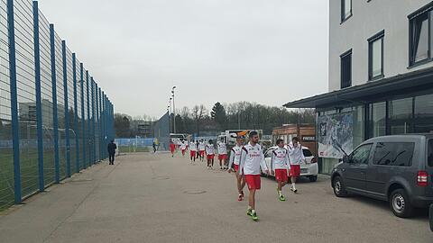 Die Spieler von Benfica Lissabon auf dem Sechzig-Gelände an der Grünwalder Straße.