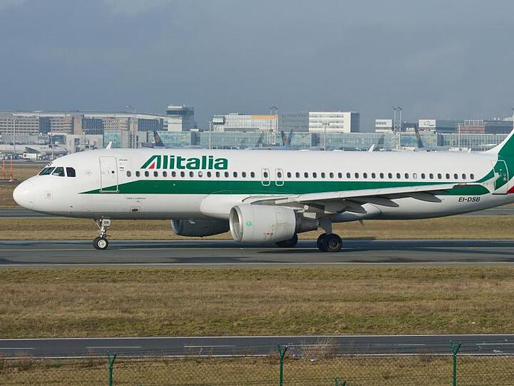 Alitalia kündigte wegen des Streiks an, Passagiere umzubuchen und größere Maschinen einsetzen zu wollen.