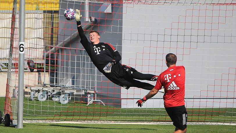 Er wird sich beim FC Bayern ziemlich strecken müssen: Alexander Nübel (l.), der von Schalke 04 verpflichtet wurde. Er wird sich beim FC Bayern ziemlich strecken müssen: Alexander Nübel (l.), der von Schalke 04 verpflichtet wurde.