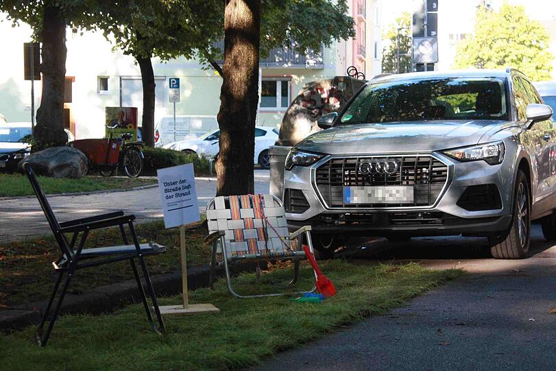 Aktivisten haben am Donnerstag Parkplätze besetzt.