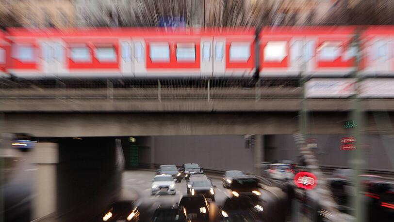 Am Montag hielt ein Mann mit Axt die Fahrgäste der S7 in Atem.