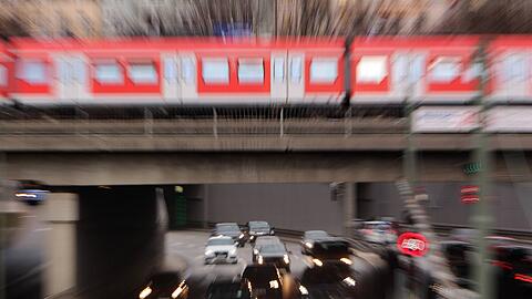 Am Montag hielt ein Mann mit Axt die Fahrgäste der S7 in Atem.