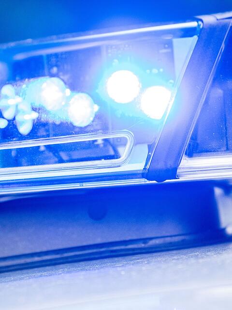 Der Mann wurde noch in ein Krankenhaus gebracht, starb dort aber. (Symbolbild)