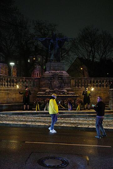 Ehrenwache am Denkmal f&uuml;r den Schmied von Kochel.