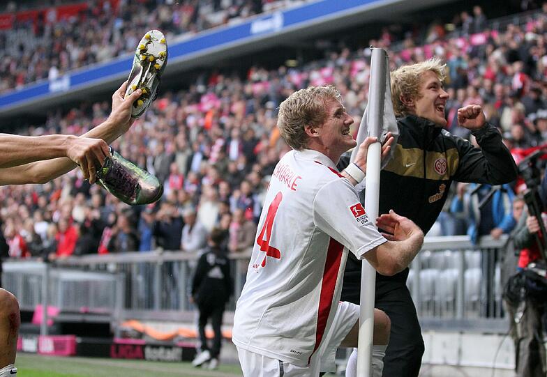 14. Spieltag: 1. FSV Mainz 05 - FC Bayern (25.-27.11.2011). Die erste Heimniederlage der vergangenen Saison am 6. Spieltag. Durch ein Eigentor von Bo Svensson kommt der FC Bayern zum Ausgleich, doch 13 Minuten vor dem Ende erzeilt Adam Szalai mit einem Traumtor den Siegtreffer zum 2:1.