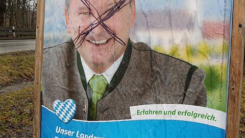 Ein verunstaltetes Wahlplakat von Jakob Kreidl.