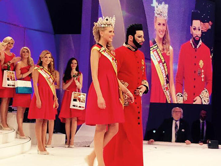 Hand in Hand zum großen Finale: Designer Harald Glööckler und "Miss Germany" Olga Hoffmann