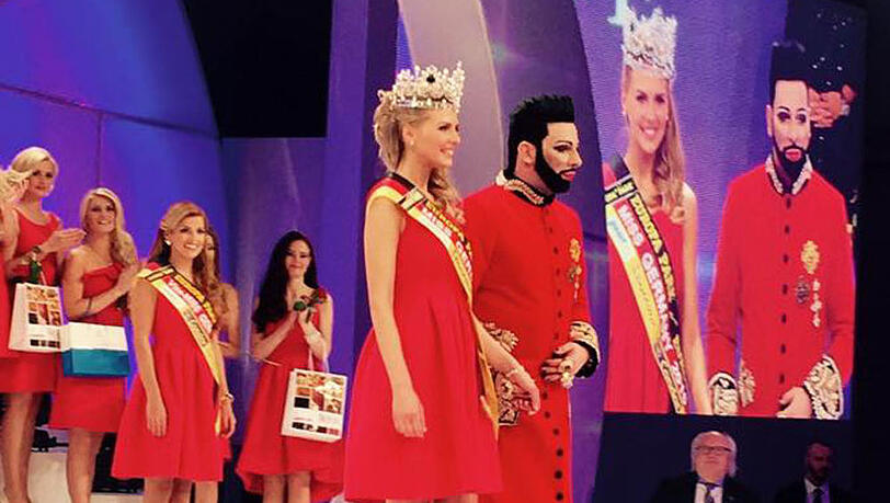 Hand in Hand zum großen Finale: Designer Harald Glööckler und "Miss Germany" Olga Hoffmann Hand in Hand zum großen Finale: Designer Harald Glööckler und "Miss Germany" Olga Hoffmann