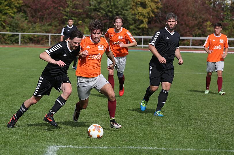 Black Rebel Motor Soccer Club gegen Spartak Norris: eine Begegnung auf Augenhöhe.