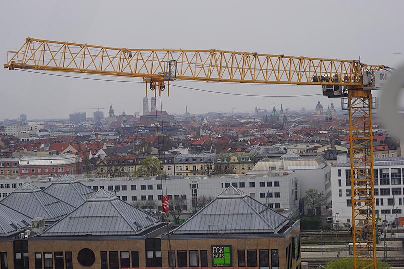 Fertig: Das Riesenrad "Hi-Sky" am Ostbahnhof, Münchens neue Attraktion.