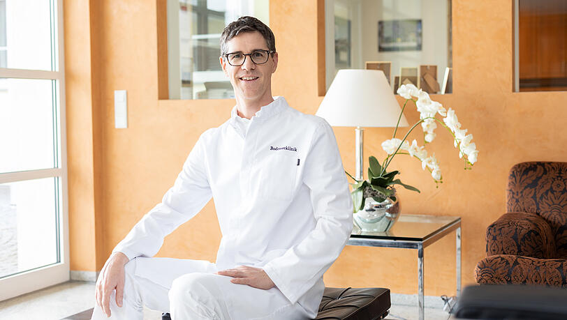 Dr. Jens Altmann ist Experte bei chirurgischen Eingriffen an der Brust. Dr. Jens Altmann ist Experte bei chirurgischen Eingriffen an der Brust.