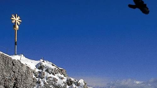 Die Zugspitze - der höchste Punkt Deutschlands: Von hier aus werden künftig Tsunami-Warnungen ausgehen. Die Zugspitze - der höchste Punkt Deutschlands: Von hier aus werden künftig Tsunami-Warnungen ausgehen.