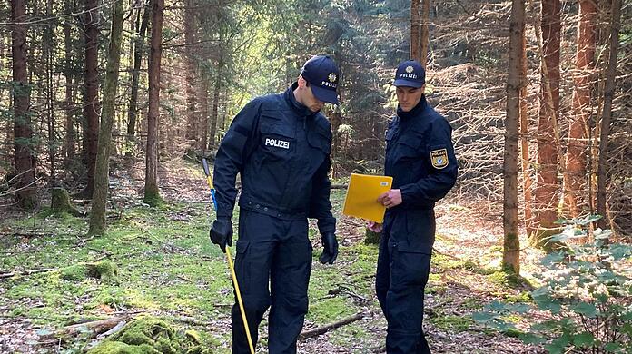 Im September 2023 sucht die Polizei erneut den Perlacher Forst nach Hinweisen zur Vermissten ab.