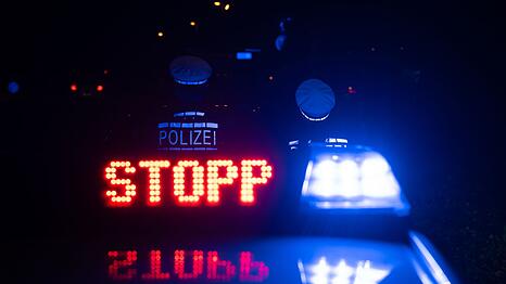 Die Polizei verfolgte den jungen Autodieb. (Symbolbild)