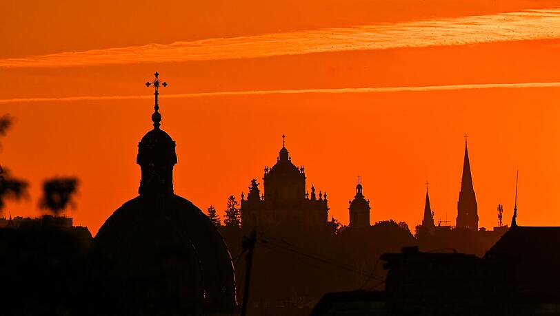 Lwiw ist nur etwa 50 Kilometer Luftlinie von der polnischen Grenze entfernt.