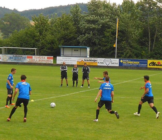 Neue Bilder aus dem Trainingslager: Die Löwen schwitzen in Gottsdorf an der Donau. Die Bilder