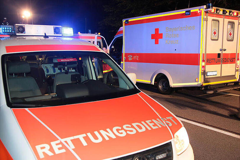 B12 zwischen Maitenbeth und Hohenlinden: Lkw kippt um - Fahrer eingeklemmt - Bayern - Abendzeitung München