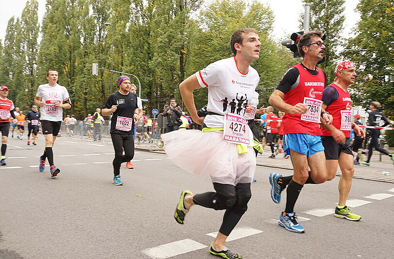 Die Läufer und Läuferinnen des 30. München Marathon am 11.20.2015