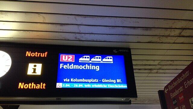 Würde die U2 Richtung Feldmoching von der Fraunhoferstraße tatsächlich über Kolumbusplatz und Giesing Bahnhof fahren, wäre das ein Riesen-Umweg. Würde die U2 Richtung Feldmoching von der Fraunhoferstraße tatsächlich über Kolumbusplatz und Giesing Bahnhof fahren, wäre das ein Riesen-Umweg.