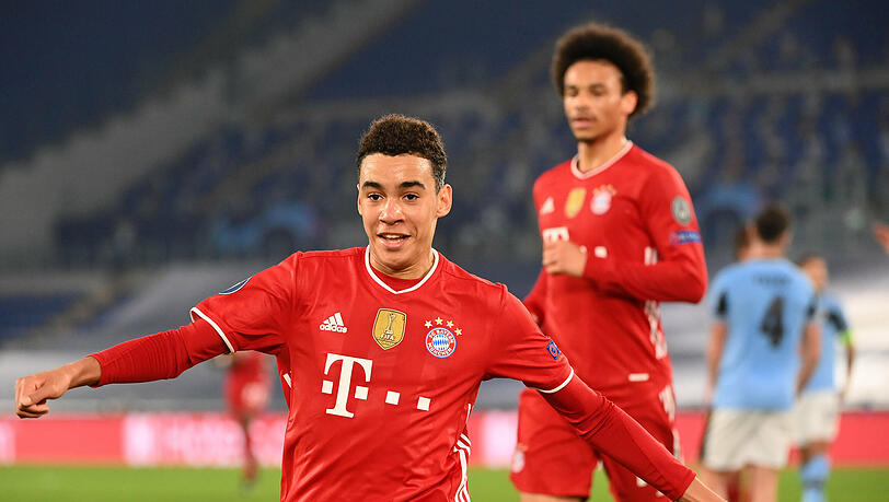 Jamal Musiala freut sich über sein erstes Champions-League-Tor.