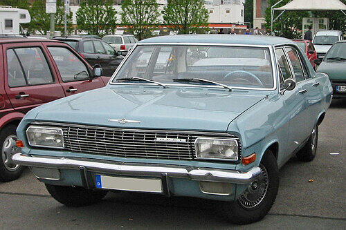 Die Ermittler gehen davon aus, dass er Ende der 60er Jahre in Nürnberg wohnte und einen auffälligen Opel-Diplomat  fuhr.
