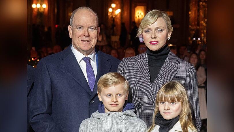 Jacques und Gabriella begleiten ihre Eltern Albert II. und Charlène immer wieder zu öffentlichen Terminen - wie hier am 30. November auf dem Casino-Platz bei der Eröffnung der Weihnachtsbeleuchtung.