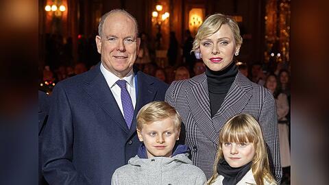 Jacques und Gabriella begleiten ihre Eltern Albert II. und Charlène immer wieder zu öffentlichen Terminen - wie hier am 30. November auf dem Casino-Platz bei der Eröffnung der Weihnachtsbeleuchtung.