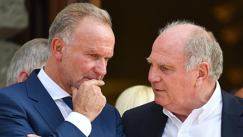 Karl-Heinz Rummenigge (links) geht im Dezember 2021 in Fußball-Rente, Uli Hoeneß (rechts) ist es bereits.