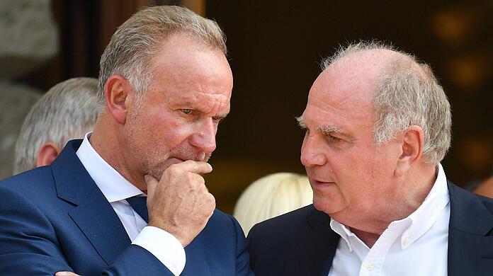 Karl-Heinz Rummenigge (links) geht im Dezember 2021 in Fußball-Rente, Uli Hoeneß (rechts) ist es bereits.