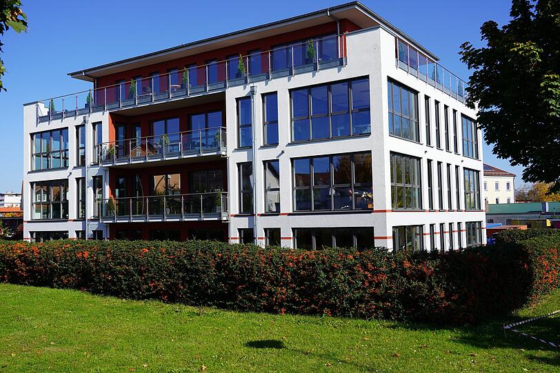 Das Firmengebäude in Plattling. Das Firmengebäude in Plattling.