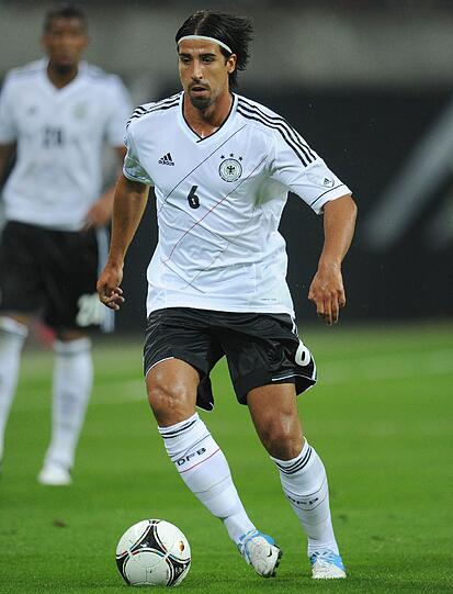 Und auch bei Fußballfans hat sich Lena Gercke ins Gespräch gebracht: Sie datet Sami Khedira, der bei Real Madrid spielt.