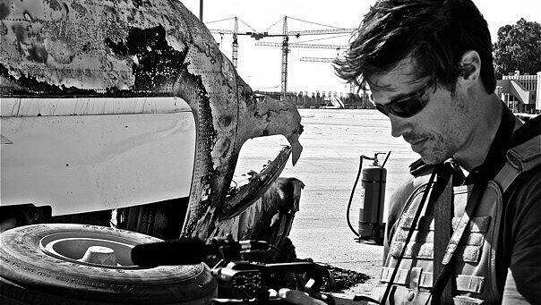 Enthauptet von IS-Terroristen! Der US-Journalist James Foley wurde vor laufender Kamera brutal ermordet. Enthauptet von IS-Terroristen! Der US-Journalist James Foley wurde vor laufender Kamera brutal ermordet.