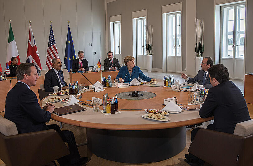 US-Präsident Barack Obama (3.v.l.), Bundeskanzlerin Angela Merkel (3.v.r., CDU) Großbritanniens Premierminister David Cameron (l.), Italiens Ministerpräsident Matteo Renzi (r.) und Frankreichs Präsident Francois Hollande (2.v.r.) am Montag in Hannover.